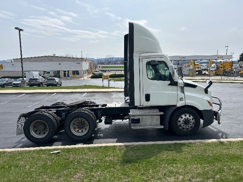 Day Cab Tractor-Heavy Duty Tractors-Freightliner-2022-T11664ST-Allentown-PA-643,440\n\t\tmiles-$ 29,250 - Image 8