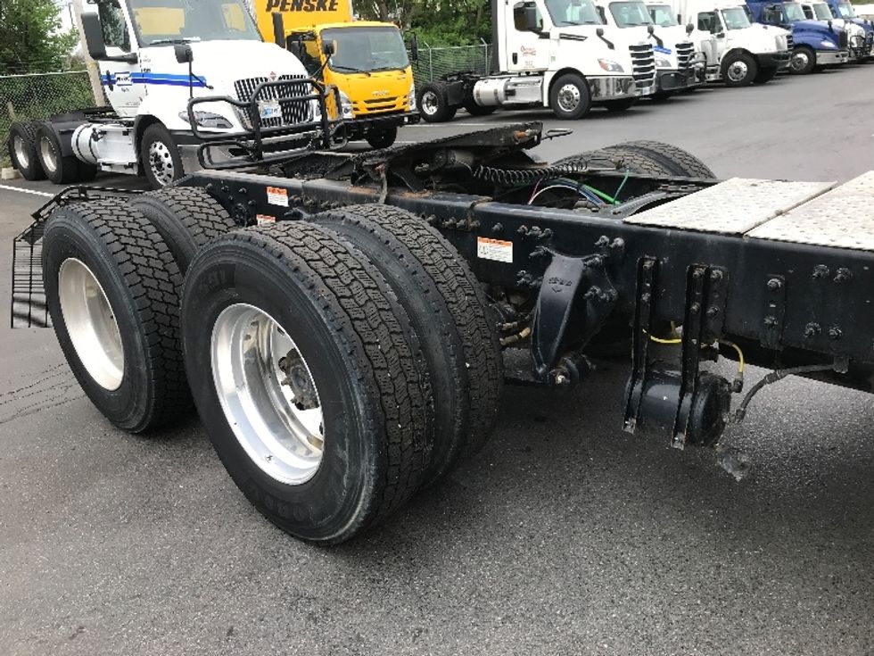 Day Cab Tractor-Heavy Duty Tractors-Freightliner-2022-T11664ST-Allentown-PA-697,400\n\t\tmiles-$ 28,250 - Image 18
