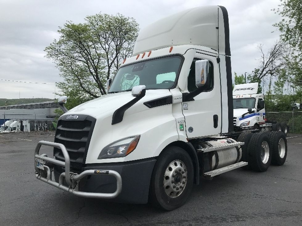 Day Cab Tractor-Heavy Duty Tractors-Freightliner-2022-T11664ST-Allentown-PA-697,400\n\t\tmiles-$ 28,250 - Image 3
