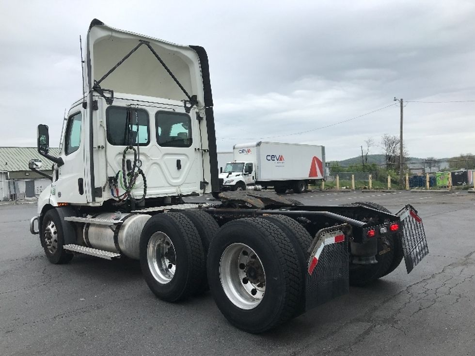 Day Cab Tractor-Heavy Duty Tractors-Freightliner-2022-T11664ST-Allentown-PA-697,400\n\t\tmiles-$ 28,250 - Image 5