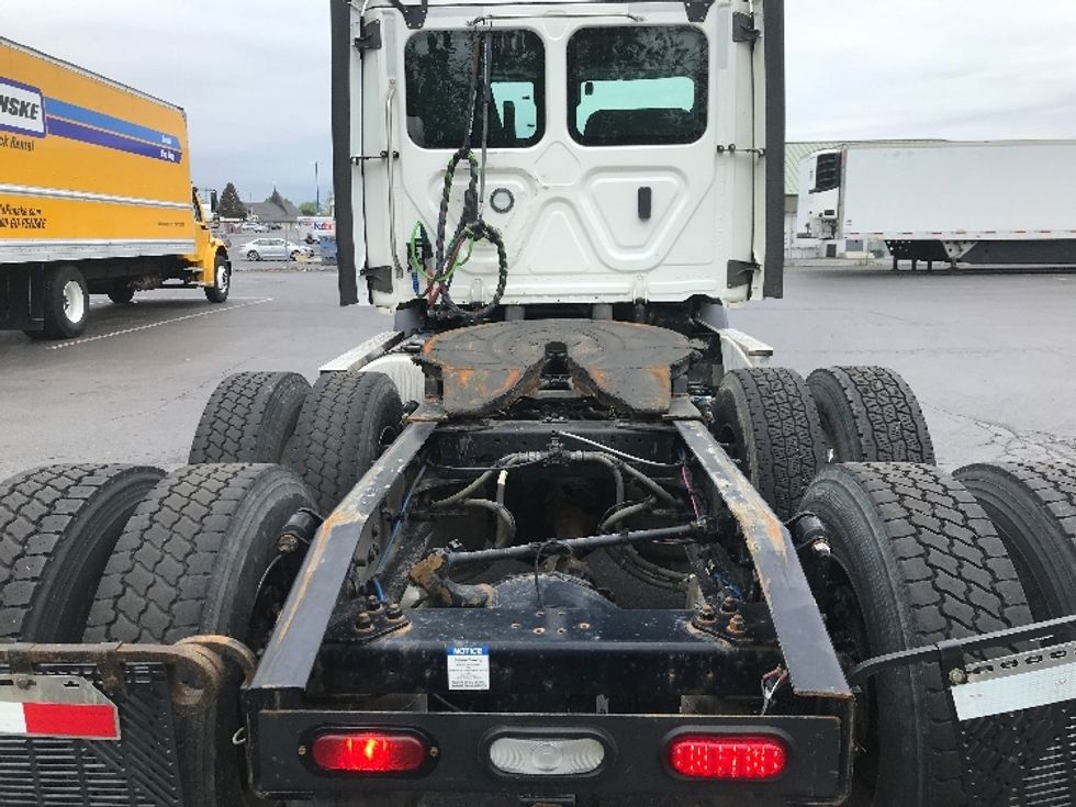 Day Cab Tractor-Heavy Duty Tractors-Freightliner-2022-T11664ST-Allentown-PA-697,400\n\t\tmiles-$ 28,250 - Image 6