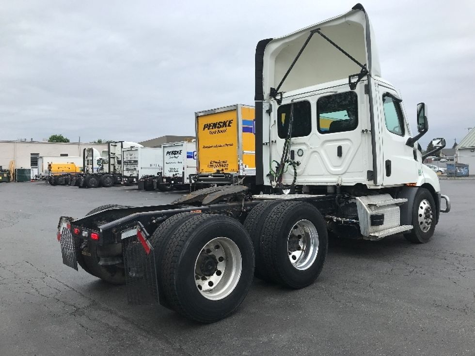 Day Cab Tractor-Heavy Duty Tractors-Freightliner-2022-T11664ST-Allentown-PA-697,400\n\t\tmiles-$ 28,250 - Image 7