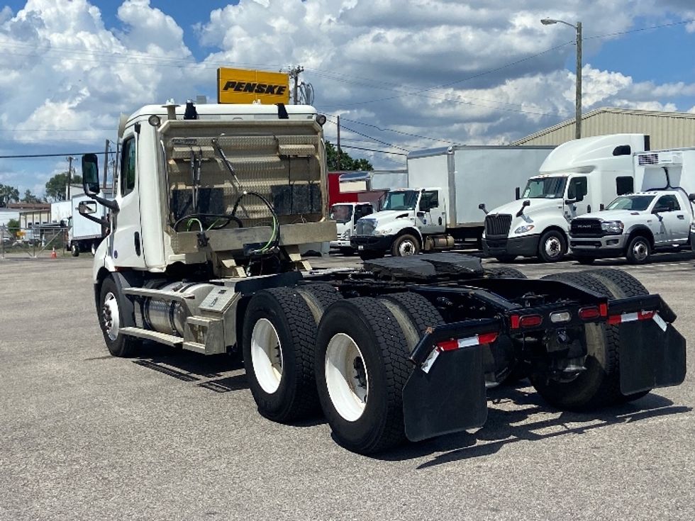 Day Cab Tractor-Heavy Duty Tractors-Freightliner-2022-T11664ST-Brooklyn Park-MN-59,408\n\t\tmiles-$ 65,750 - Image 5
