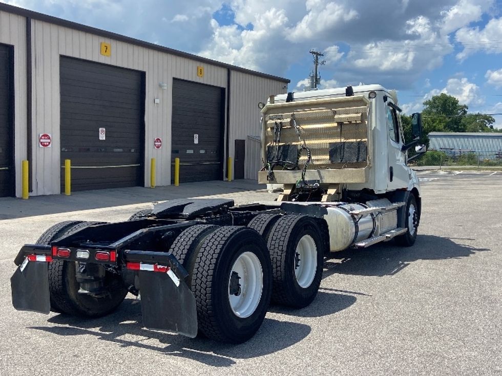 Day Cab Tractor-Heavy Duty Tractors-Freightliner-2022-T11664ST-Brooklyn Park-MN-59,408\n\t\tmiles-$ 65,750 - Image 7