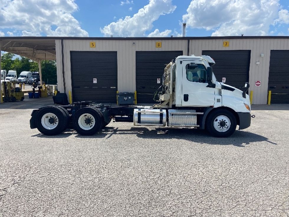 Day Cab Tractor-Heavy Duty Tractors-Freightliner-2022-T11664ST-Brooklyn Park-MN-59,408\n\t\tmiles-$ 65,750 - Image 8