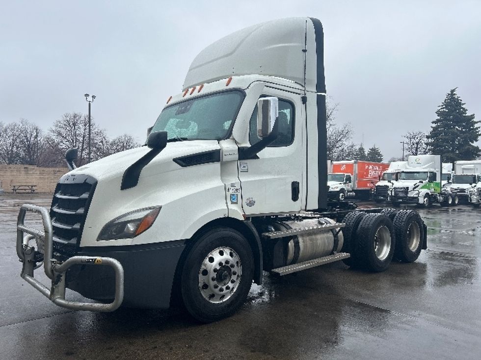 Day Cab Tractor-Heavy Duty Tractors-Freightliner-2022-T11664ST-Brooklyn Park-MN-754,590\n\t\tmiles-$ 28,000 - Image 3