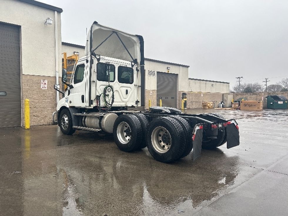Day Cab Tractor-Heavy Duty Tractors-Freightliner-2022-T11664ST-Brooklyn Park-MN-754,590\n\t\tmiles-$ 28,000 - Image 5