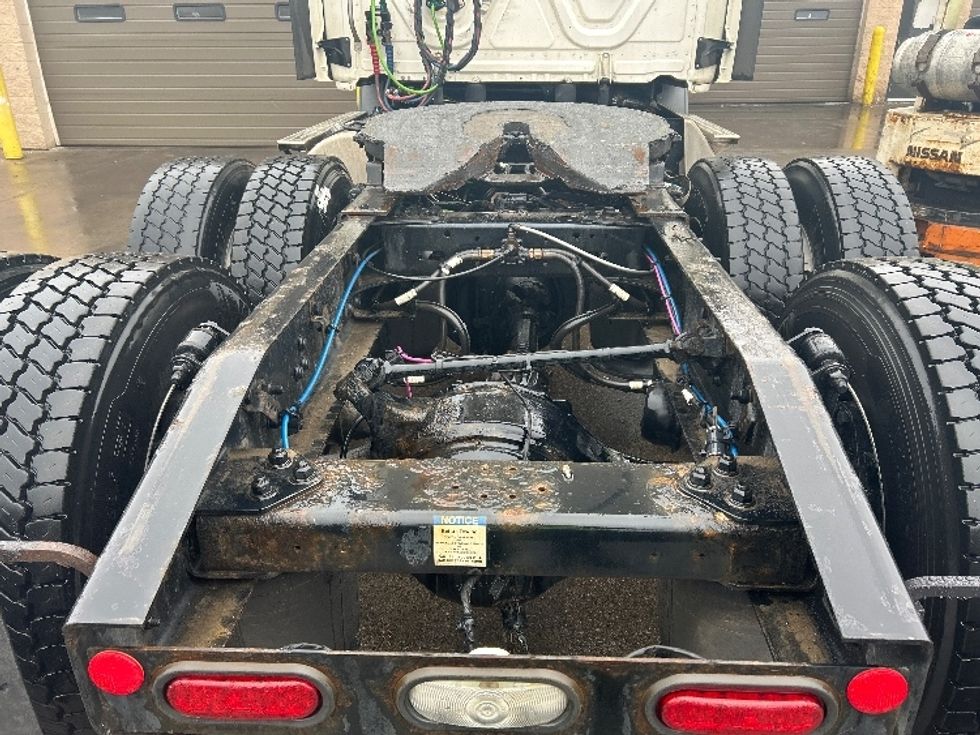 Day Cab Tractor-Heavy Duty Tractors-Freightliner-2022-T11664ST-Brooklyn Park-MN-754,590\n\t\tmiles-$ 28,000 - Image 6