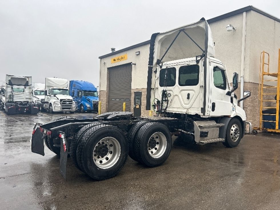 Day Cab Tractor-Heavy Duty Tractors-Freightliner-2022-T11664ST-Brooklyn Park-MN-754,590\n\t\tmiles-$ 28,000 - Image 7