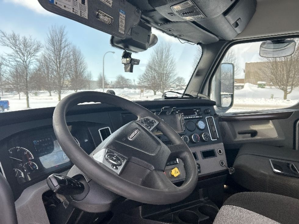 Day Cab Tractor-Heavy Duty Tractors-Freightliner-2022-T11664ST-Buffalo-NY-640,084\n\t\tmiles-$ 28,000 - Image 10