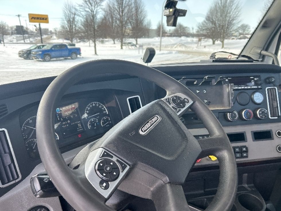 Day Cab Tractor-Heavy Duty Tractors-Freightliner-2022-T11664ST-Buffalo-NY-640,084\n\t\tmiles-$ 28,000 - Image 11