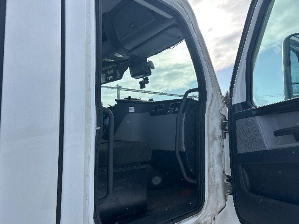 Day Cab Tractor-Heavy Duty Tractors-Freightliner-2022-T11664ST-Buffalo-NY-640,084\n\t\tmiles-$ 28,000 - Image 12