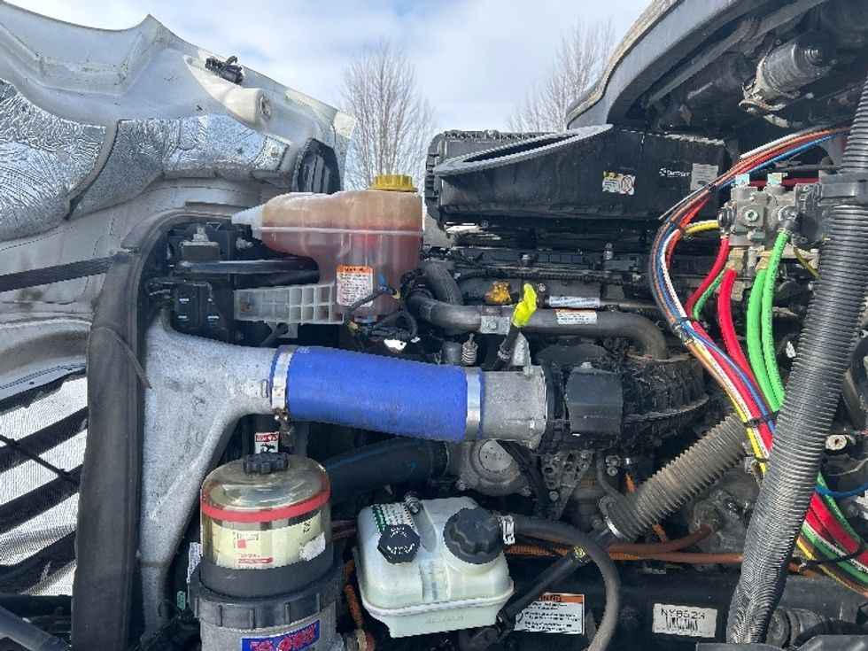 Day Cab Tractor-Heavy Duty Tractors-Freightliner-2022-T11664ST-Buffalo-NY-640,084\n\t\tmiles-$ 28,000 - Image 16