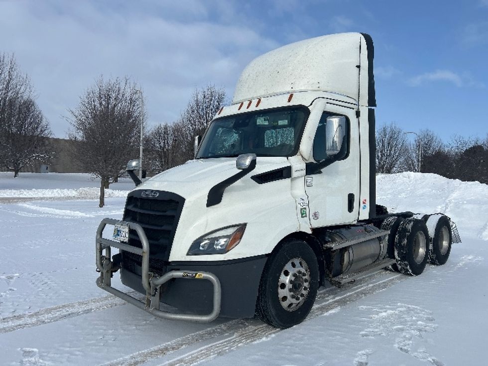 Day Cab Tractor-Heavy Duty Tractors-Freightliner-2022-T11664ST-Buffalo-NY-640,084\n\t\tmiles-$ 28,000 - Image 3