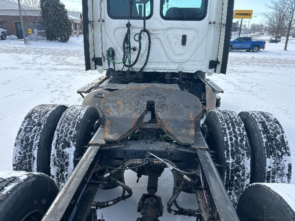 Day Cab Tractor-Heavy Duty Tractors-Freightliner-2022-T11664ST-Buffalo-NY-640,084\n\t\tmiles-$ 28,000 - Image 6