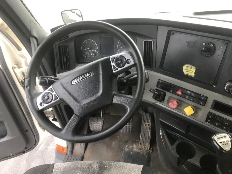 Day Cab Tractor-Heavy Duty Tractors-Freightliner-2022-T11664ST-Canton-OH-475,892\n\t\tmiles-$ 36,500 - Image 11