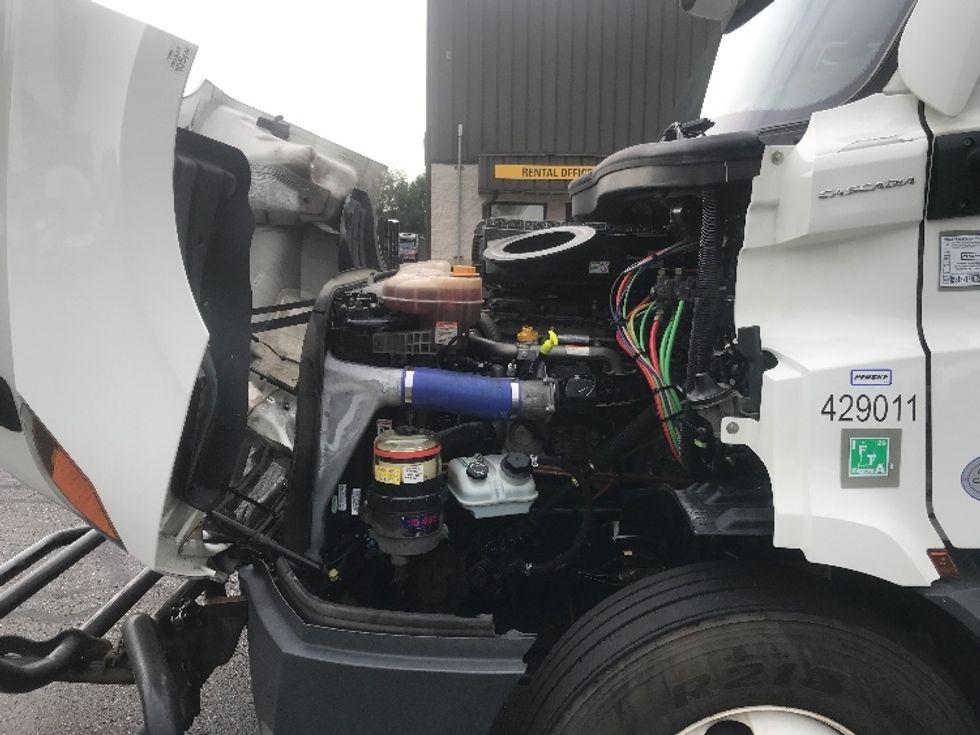 Day Cab Tractor-Heavy Duty Tractors-Freightliner-2022-T11664ST-Canton-OH-475,892\n\t\tmiles-$ 36,500 - Image 16