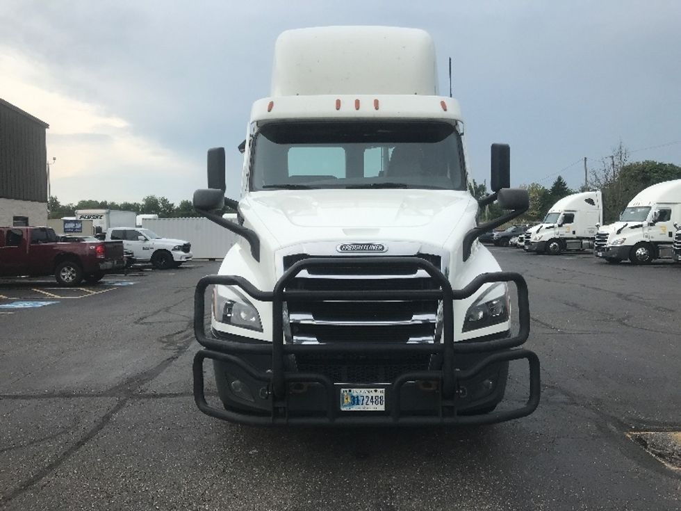 Day Cab Tractor-Heavy Duty Tractors-Freightliner-2022-T11664ST-Canton-OH-475,892\n\t\tmiles-$ 36,500 - Image 2