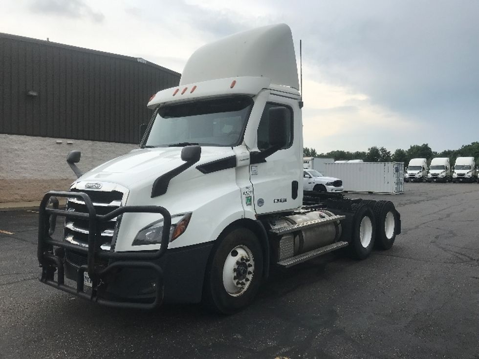 Day Cab Tractor-Heavy Duty Tractors-Freightliner-2022-T11664ST-Canton-OH-475,892\n\t\tmiles-$ 36,500 - Image 3