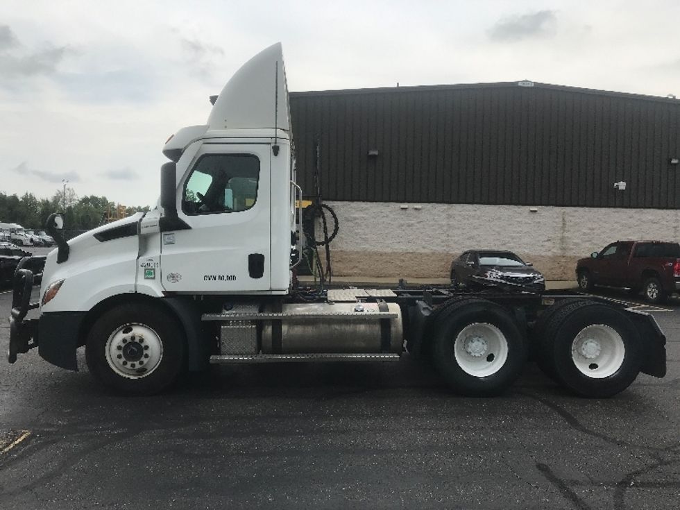 Day Cab Tractor-Heavy Duty Tractors-Freightliner-2022-T11664ST-Canton-OH-475,892\n\t\tmiles-$ 36,500 - Image 4