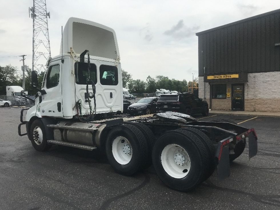 Day Cab Tractor-Heavy Duty Tractors-Freightliner-2022-T11664ST-Canton-OH-475,892\n\t\tmiles-$ 36,500 - Image 5