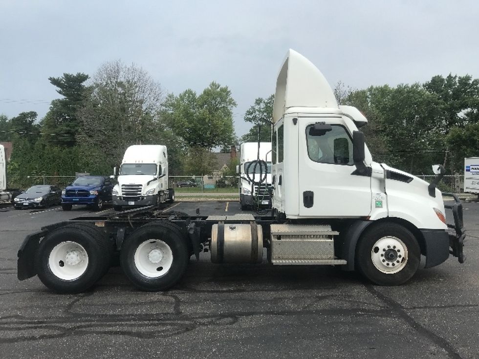 Day Cab Tractor-Heavy Duty Tractors-Freightliner-2022-T11664ST-Canton-OH-475,892\n\t\tmiles-$ 36,500 - Image 8