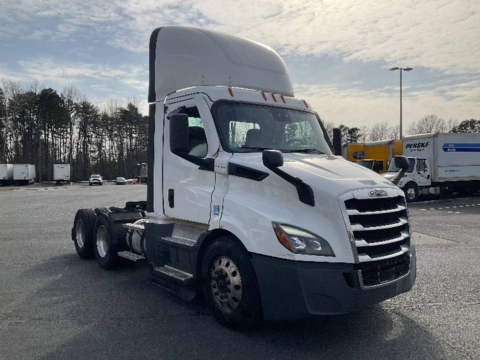 Day Cab Tractor-Heavy Duty Tractors-Freightliner-2022-T11664ST-Charlotte-NC-505,005\n\t\tmiles-$ 52,250 - Image 1
