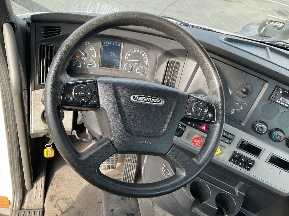 Day Cab Tractor-Heavy Duty Tractors-Freightliner-2022-T11664ST-Charlotte-NC-505,005\n\t\tmiles-$ 52,250 - Image 11