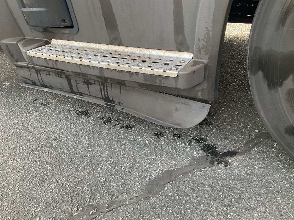 Day Cab Tractor-Heavy Duty Tractors-Freightliner-2022-T11664ST-Charlotte-NC-505,005\n\t\tmiles-$ 52,250 - Image 22