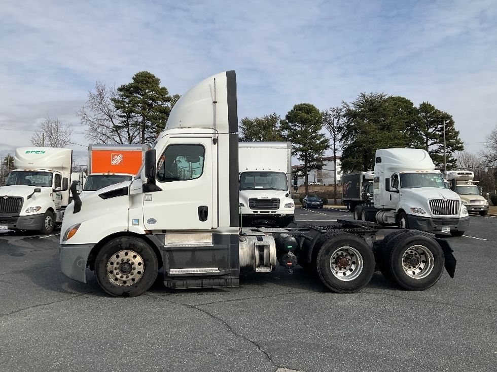 Day Cab Tractor-Heavy Duty Tractors-Freightliner-2022-T11664ST-Charlotte-NC-505,005\n\t\tmiles-$ 52,250 - Image 4