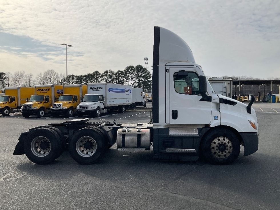Day Cab Tractor-Heavy Duty Tractors-Freightliner-2022-T11664ST-Charlotte-NC-505,005\n\t\tmiles-$ 52,250 - Image 8