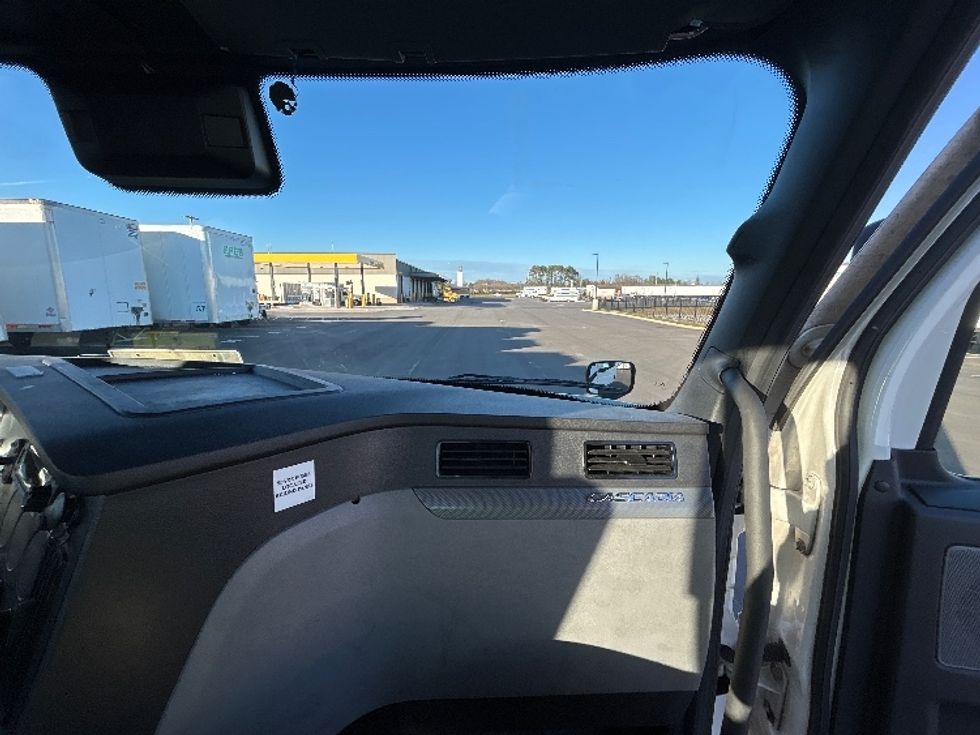 Day Cab Tractor-Heavy Duty Tractors-Freightliner-2022-T11664ST-Concord-NC-519,785\n\t\tmiles-$ 46,750 - Image 13