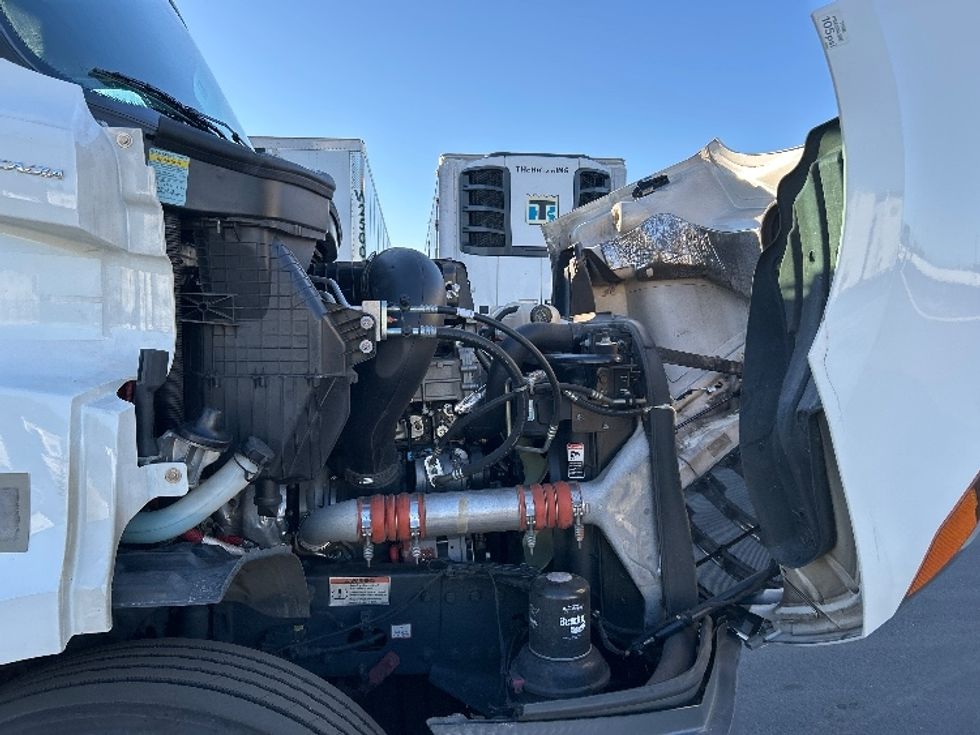 Day Cab Tractor-Heavy Duty Tractors-Freightliner-2022-T11664ST-Concord-NC-519,785\n\t\tmiles-$ 46,750 - Image 15