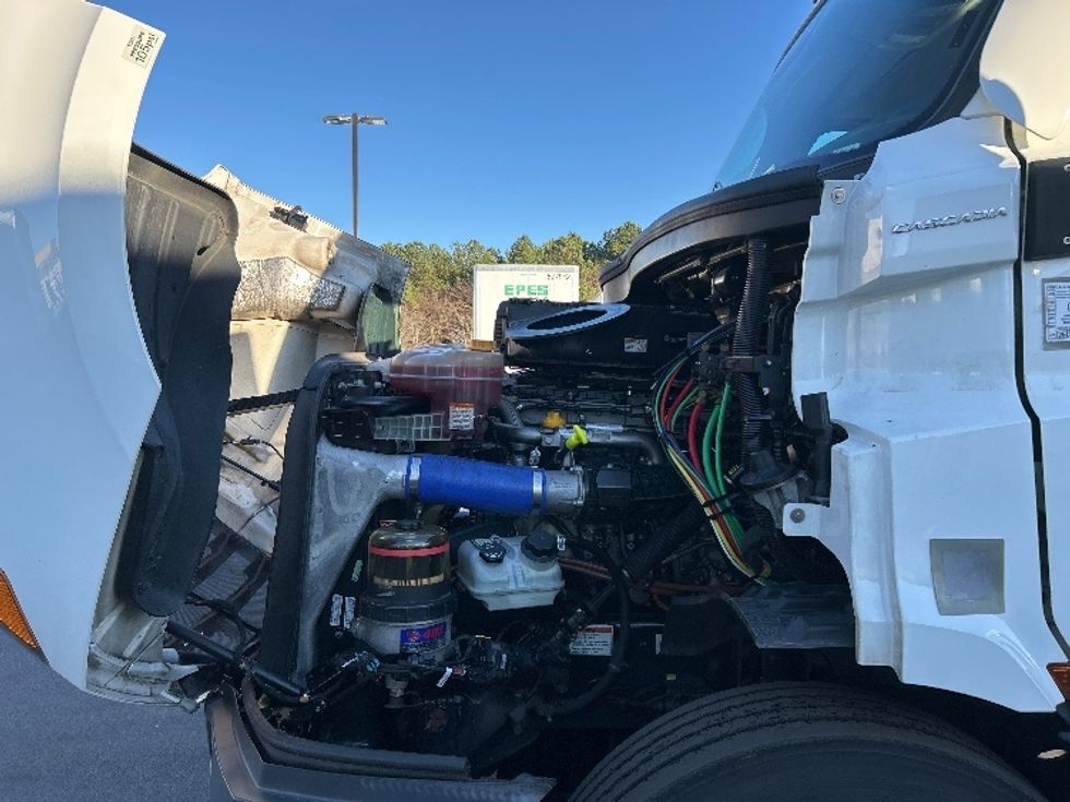 Day Cab Tractor-Heavy Duty Tractors-Freightliner-2022-T11664ST-Concord-NC-519,785\n\t\tmiles-$ 46,750 - Image 16