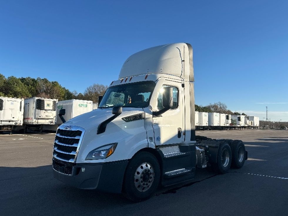 Day Cab Tractor-Heavy Duty Tractors-Freightliner-2022-T11664ST-Concord-NC-519,785\n\t\tmiles-$ 46,750 - Image 3