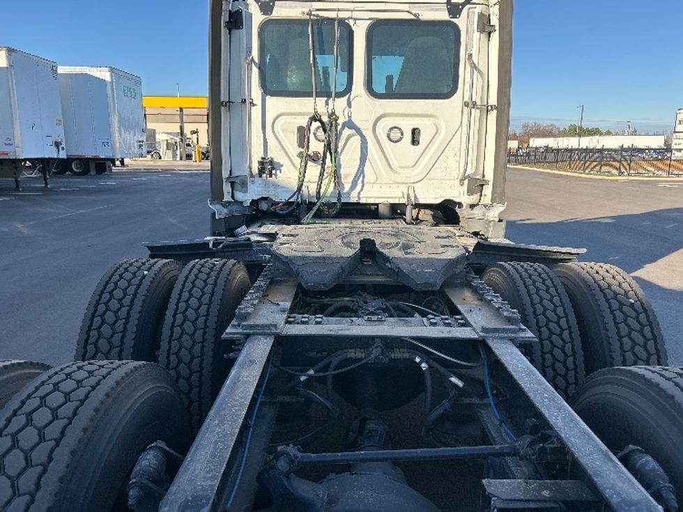 Day Cab Tractor-Heavy Duty Tractors-Freightliner-2022-T11664ST-Concord-NC-519,785\n\t\tmiles-$ 46,750 - Image 6