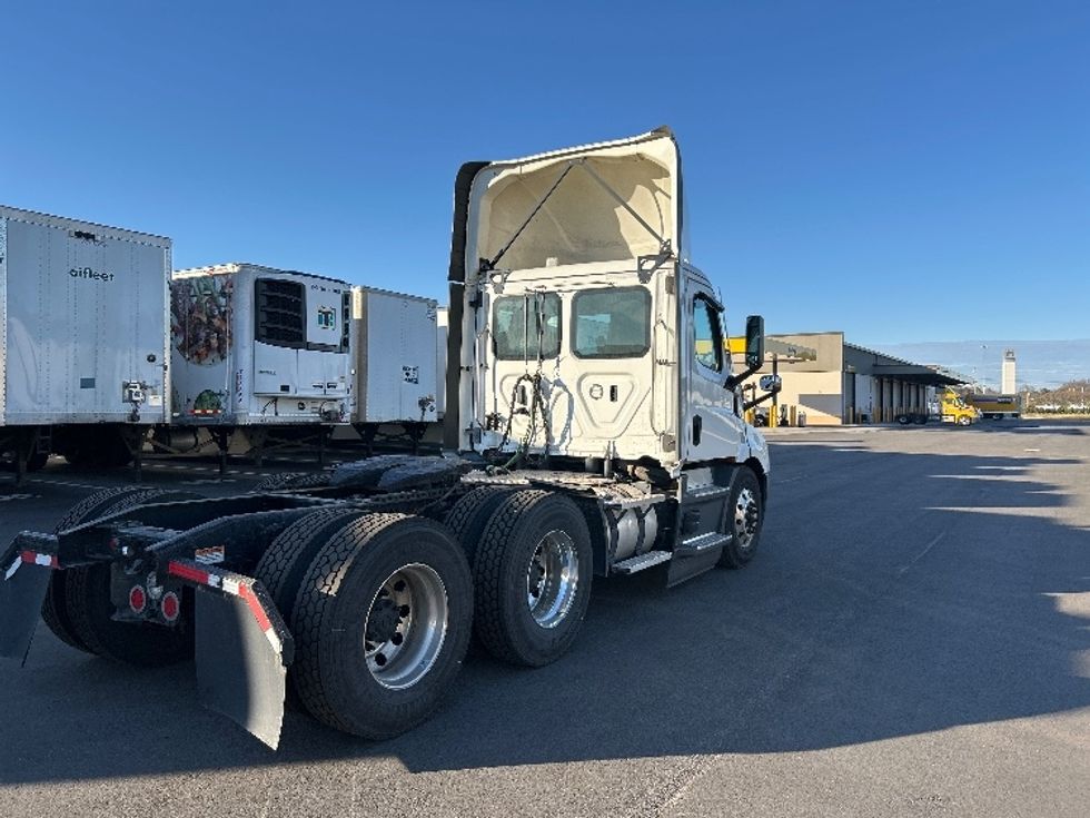Day Cab Tractor-Heavy Duty Tractors-Freightliner-2022-T11664ST-Concord-NC-519,785\n\t\tmiles-$ 46,750 - Image 7