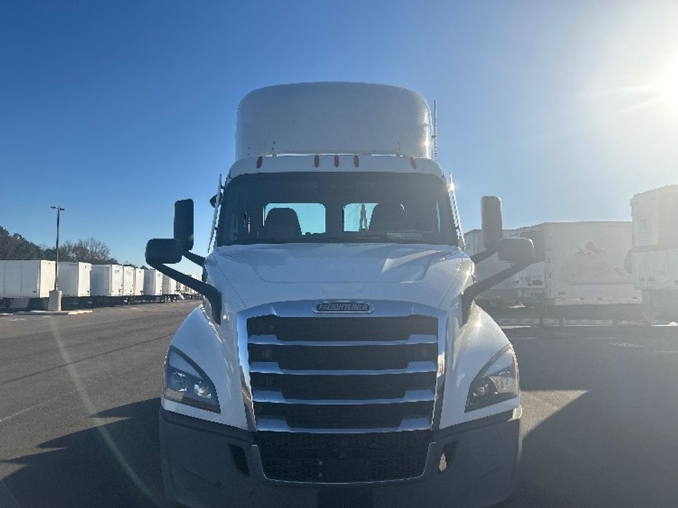 Day Cab Tractor-Heavy Duty Tractors-Freightliner-2022-T11664ST-Concord-NC-530,875\n\t\tmiles-$ 45,500 - Image 2