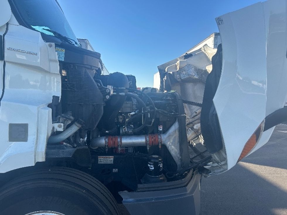 Day Cab Tractor-Heavy Duty Tractors-Freightliner-2022-T11664ST-Concord-NC-558,570\n\t\tmiles-$ 42,000 - Image 15