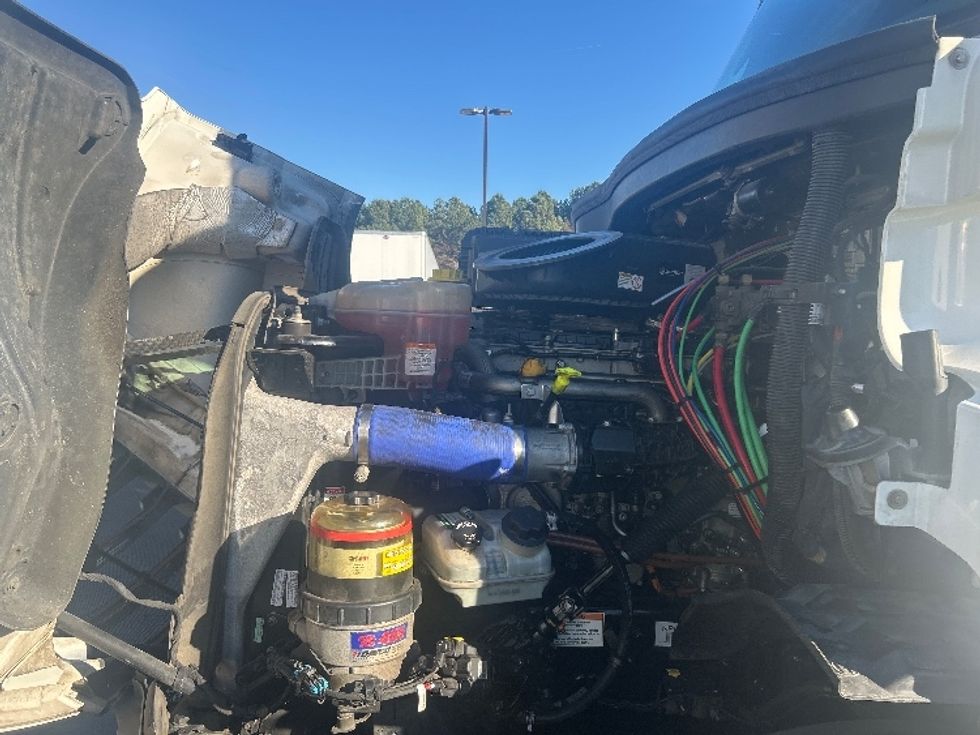 Day Cab Tractor-Heavy Duty Tractors-Freightliner-2022-T11664ST-Concord-NC-558,570\n\t\tmiles-$ 42,000 - Image 16