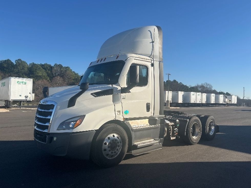 Day Cab Tractor-Heavy Duty Tractors-Freightliner-2022-T11664ST-Concord-NC-558,570\n\t\tmiles-$ 42,000 - Image 3