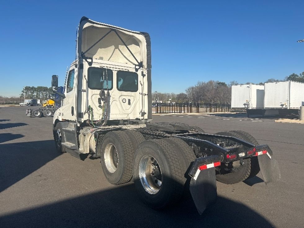 Day Cab Tractor-Heavy Duty Tractors-Freightliner-2022-T11664ST-Concord-NC-558,570\n\t\tmiles-$ 42,000 - Image 5