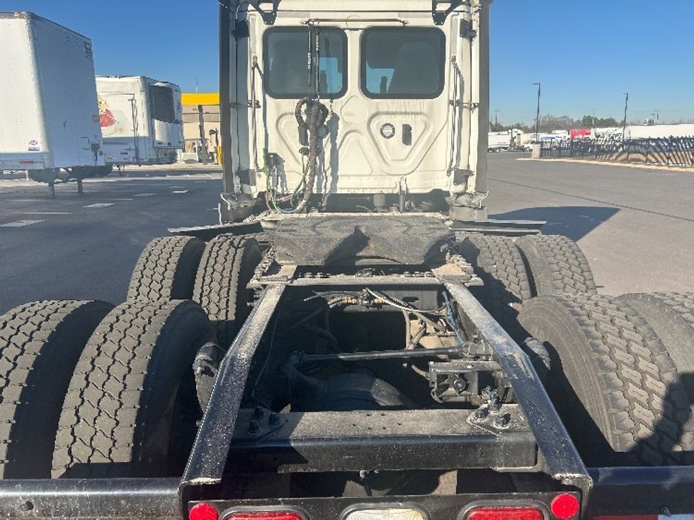 Day Cab Tractor-Heavy Duty Tractors-Freightliner-2022-T11664ST-Concord-NC-558,570\n\t\tmiles-$ 42,000 - Image 6