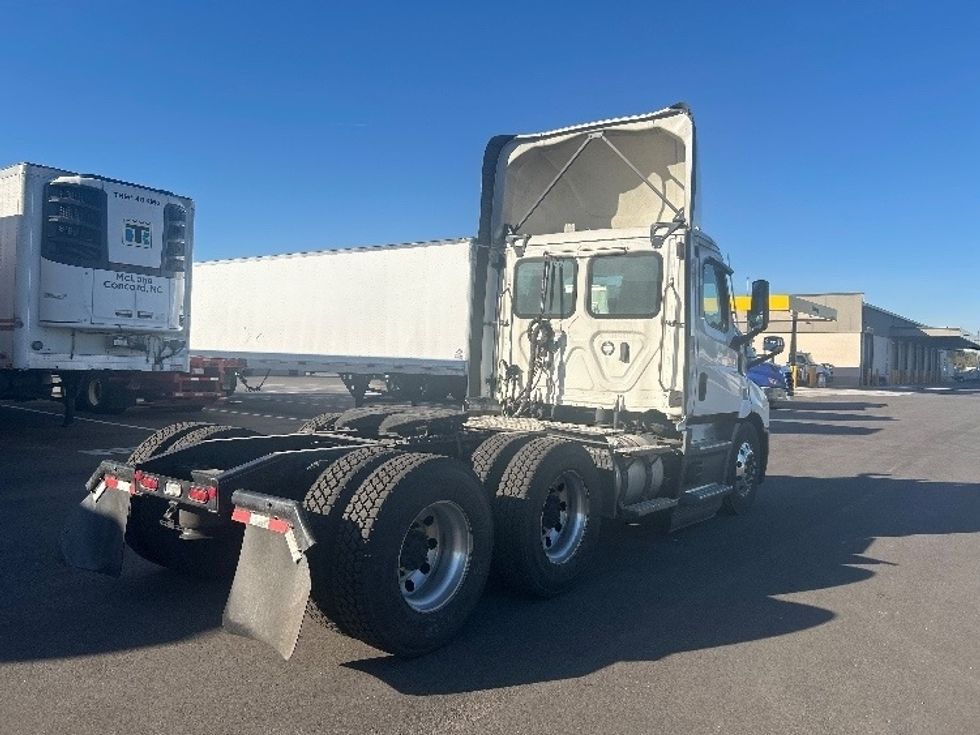 Day Cab Tractor-Heavy Duty Tractors-Freightliner-2022-T11664ST-Concord-NC-558,570\n\t\tmiles-$ 42,000 - Image 7