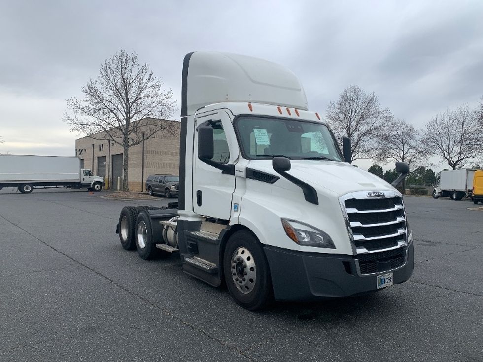 Day Cab Tractor-Heavy Duty Tractors-Freightliner-2022-T11664ST-Concord-NC-595,930\n\t\tmiles-$ 43,000 - Image 1