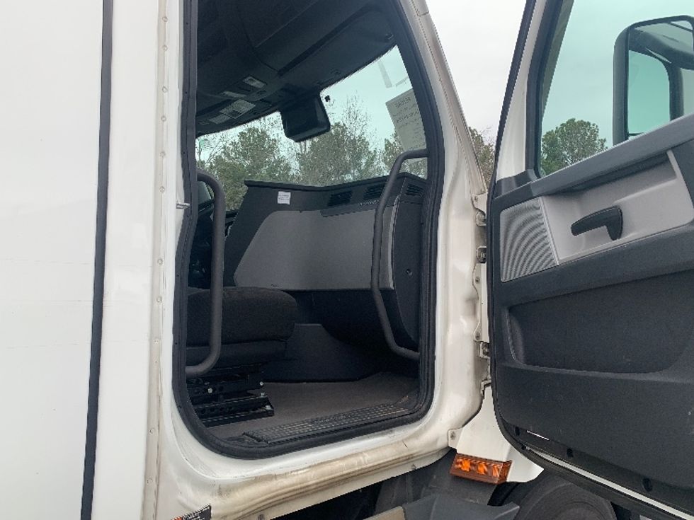 Day Cab Tractor-Heavy Duty Tractors-Freightliner-2022-T11664ST-Concord-NC-595,930\n\t\tmiles-$ 43,000 - Image 12