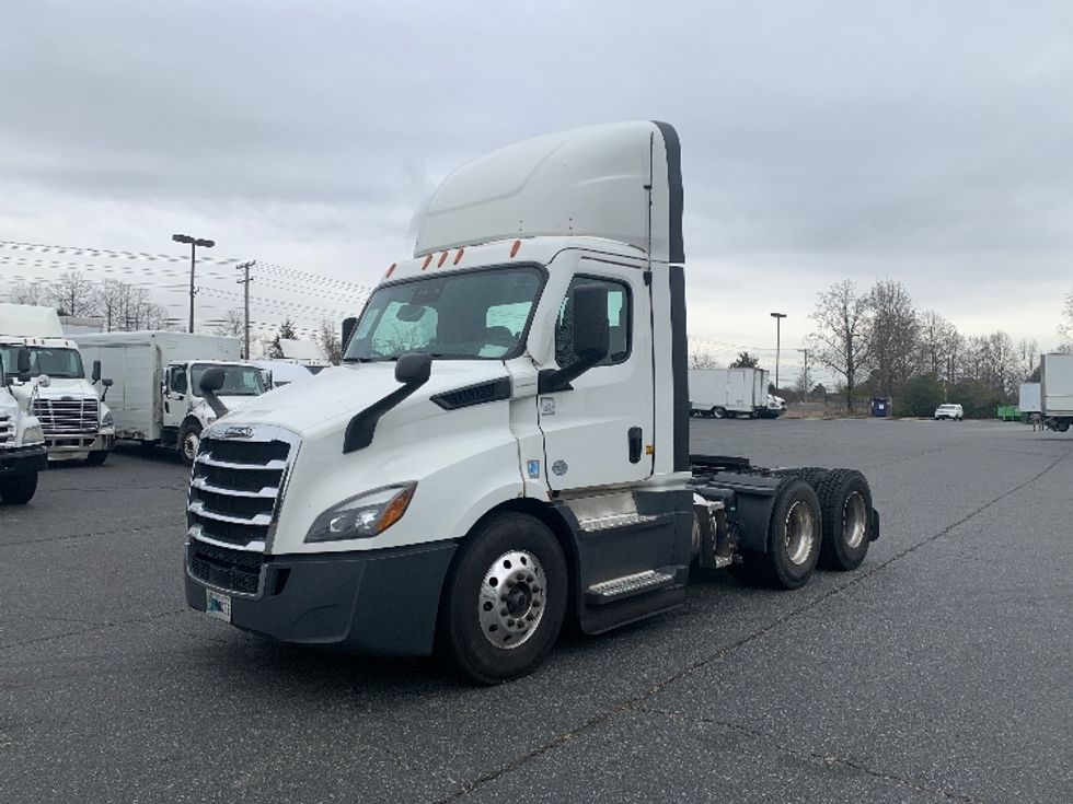 Day Cab Tractor-Heavy Duty Tractors-Freightliner-2022-T11664ST-Concord-NC-595,930\n\t\tmiles-$ 43,000 - Image 3