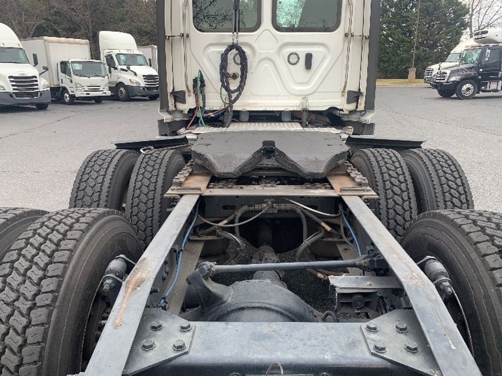 Day Cab Tractor-Heavy Duty Tractors-Freightliner-2022-T11664ST-Concord-NC-595,930\n\t\tmiles-$ 43,000 - Image 6