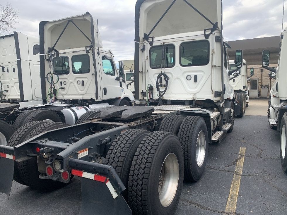 Day Cab Tractor-Heavy Duty Tractors-Freightliner-2022-T11664ST-Concord-NC-595,930\n\t\tmiles-$ 43,000 - Image 7