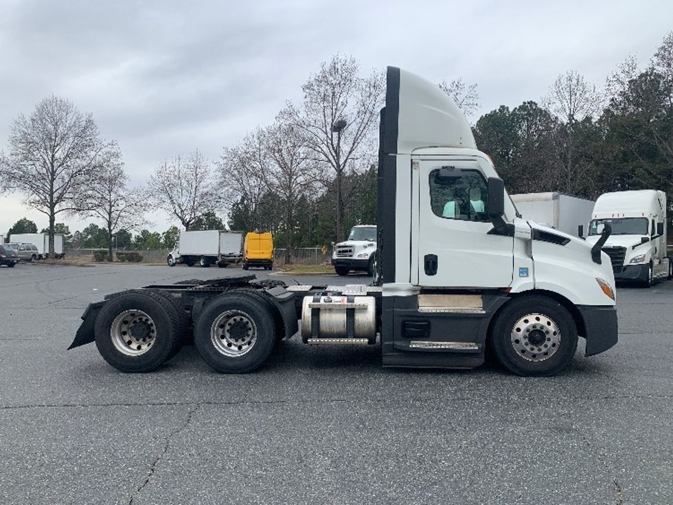 Day Cab Tractor-Heavy Duty Tractors-Freightliner-2022-T11664ST-Concord-NC-595,930\n\t\tmiles-$ 43,000 - Image 8